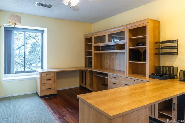 1695 Cliffs Landing 302, York Charter Township, MI 48198