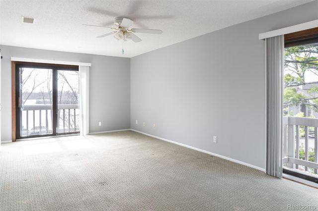 1695 Cliffs Landing 302, York Charter Township, MI 48198