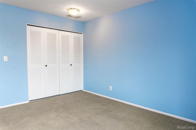 1695 Cliffs Landing 302, York Charter Township, MI 48198