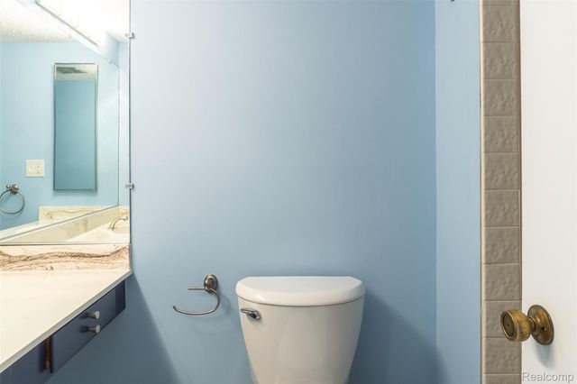 1695 Cliffs Landing 302, York Charter Township, MI 48198