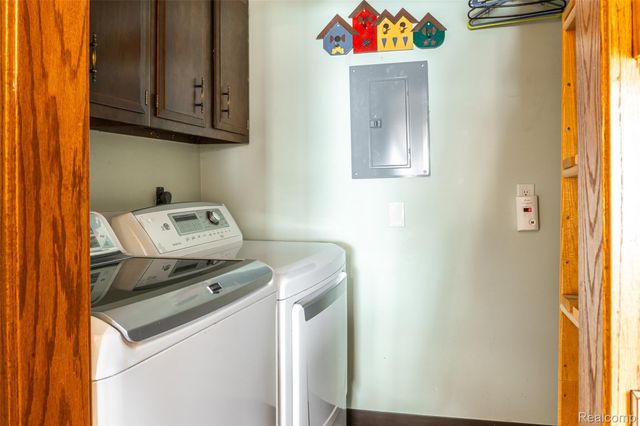 1695 Cliffs Landing 302, York Charter Township, MI 48198