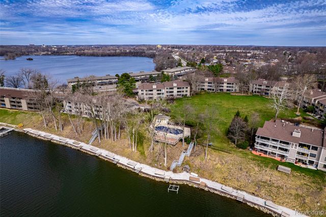 1695 Cliffs Landing 302, York Charter Township, MI 48198