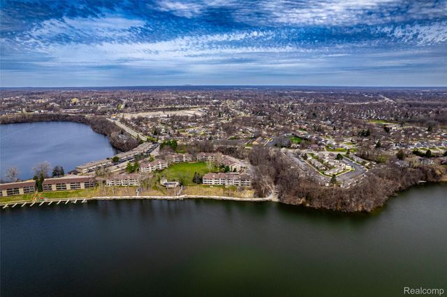 1695 Cliffs Landing 302, York Charter Township, MI 48198