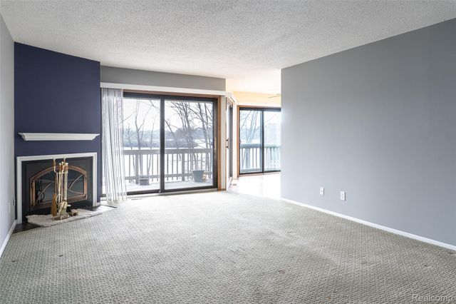 1695 Cliffs Landing 302, York Charter Township, MI 48198