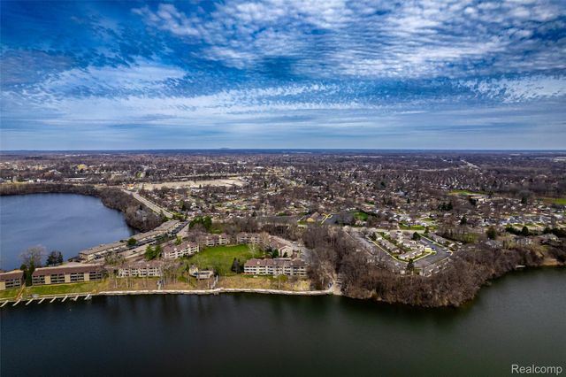 1695 Cliffs Landing 302, York Charter Township, MI 48198