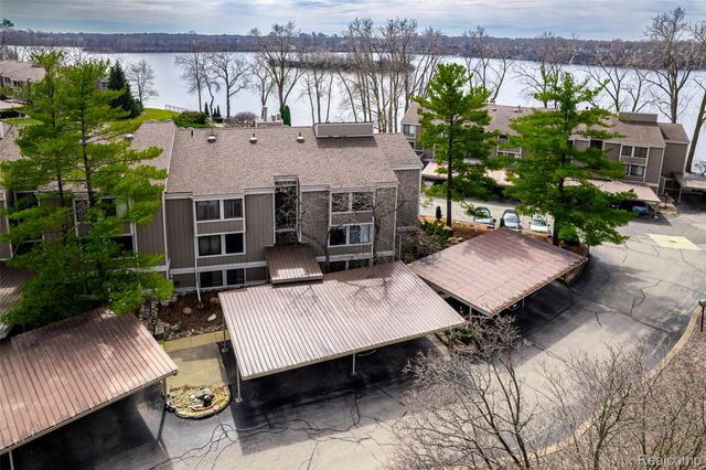 1695 Cliffs Landing 302, York Charter Township, MI 48198