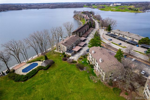 1695 Cliffs Landing 302, York Charter Township, MI 48198