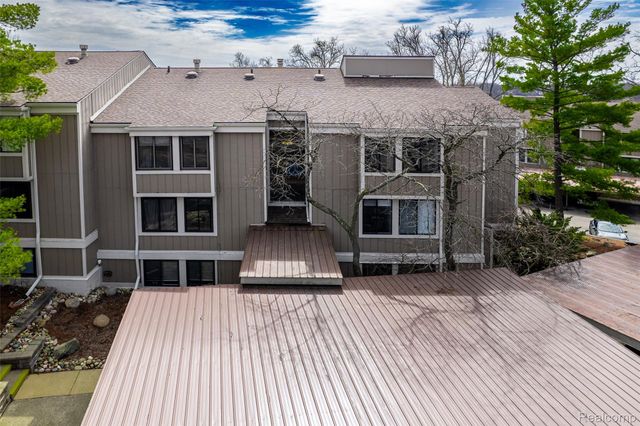 1695 Cliffs Landing 302, York Charter Township, MI 48198