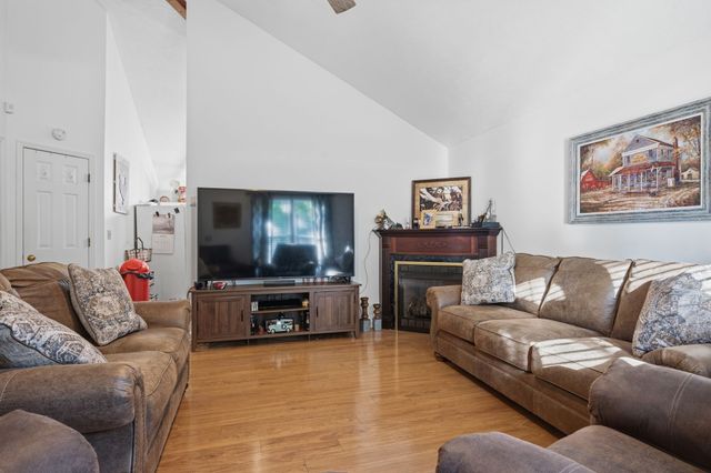 107 Valley Rd, Dickson, TN 37055