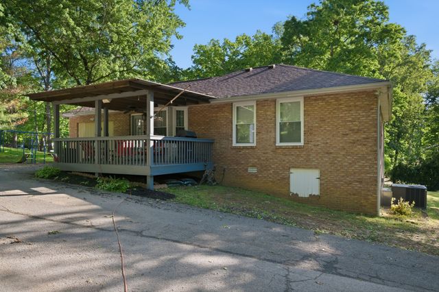 107 Valley Rd, Dickson, TN 37055
