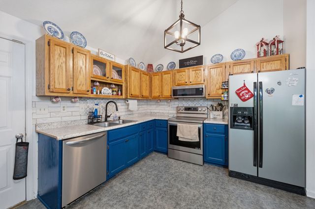 107 Valley Rd, Dickson, TN 37055