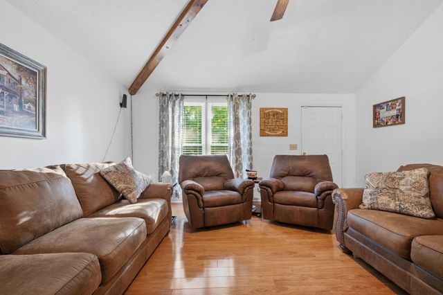 107 Valley Rd, Dickson, TN 37055