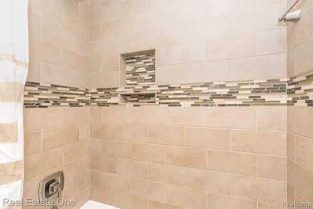 354 Reitman Court, Rochester Hills, MI 48307