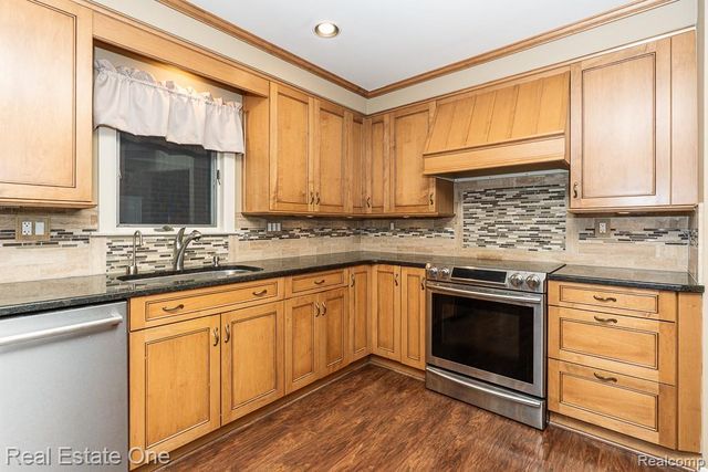 354 Reitman Court, Rochester Hills, MI 48307