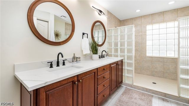 14811 Laguna DR 202, Fort Myers, FL 33908
