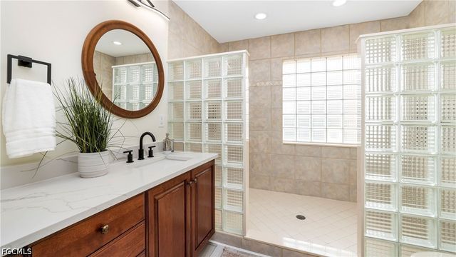 14811 Laguna DR 202, Fort Myers, FL 33908