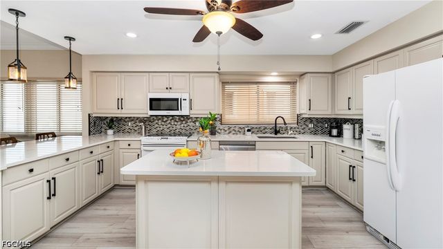 14811 Laguna DR 202, Fort Myers, FL 33908
