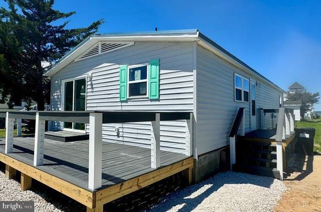 3273 COLONA ST, Chincoteague Island, VA 23336