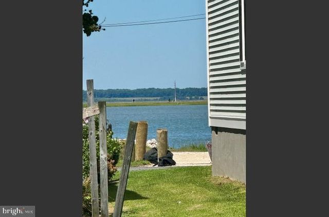 3273 COLONA ST, Chincoteague Island, VA 23336