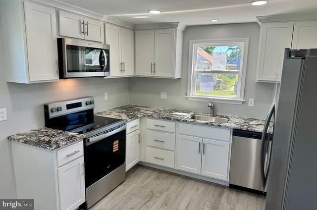 3273 COLONA ST, Chincoteague Island, VA 23336