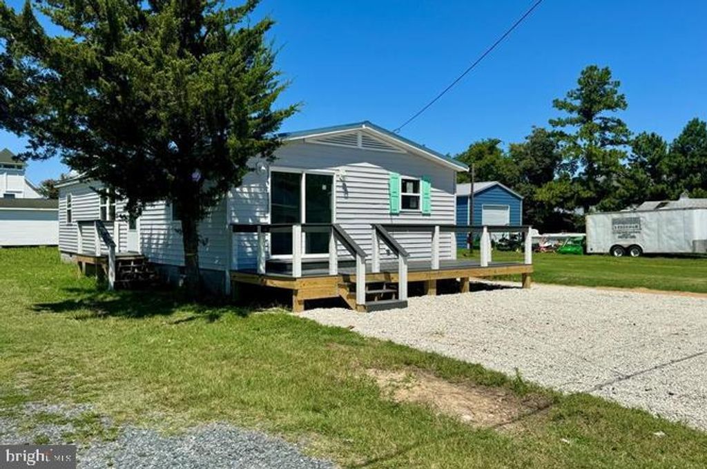 3273 COLONA ST, Chincoteague Island, VA 23336