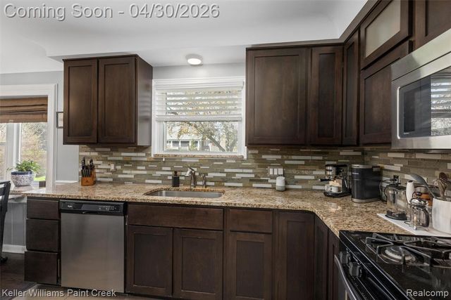 310 Elmhill Road, Rochester Hills, MI 48306