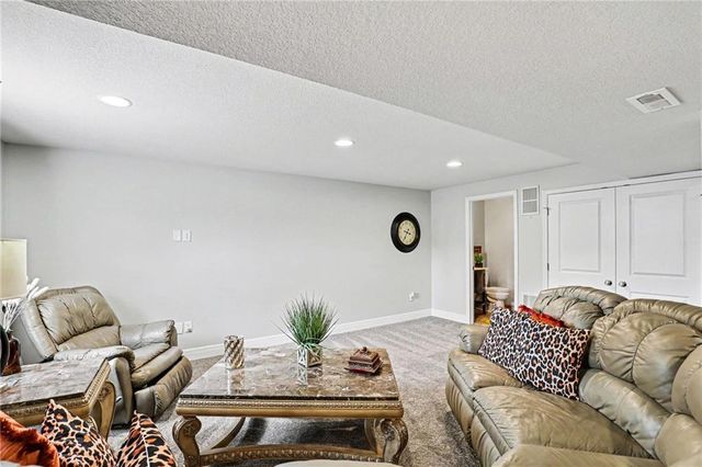 7207 E 165th Street, Belton, MO 64012