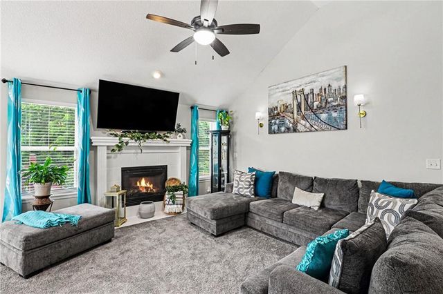 7207 E 165th Street, Belton, MO 64012