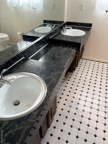 36458 Jeffrey Drive, Sterling Heights, MI 48310