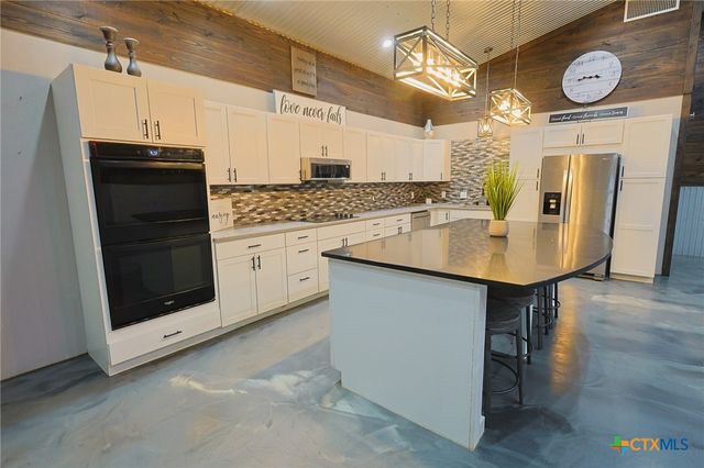 177 Leaning Oak Road, Victoria, TX 77904