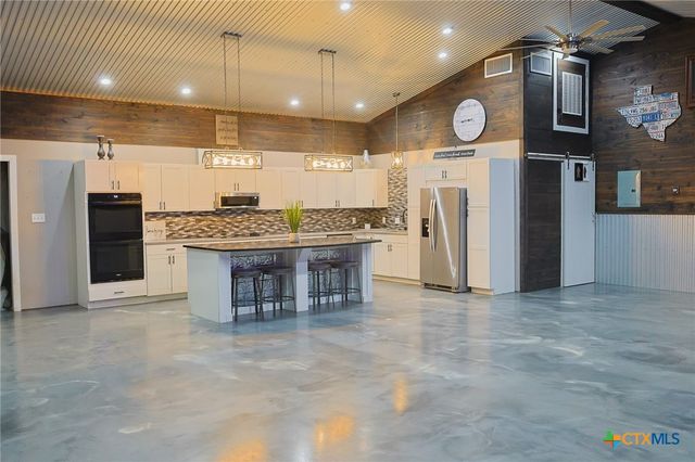 177 Leaning Oak Road, Victoria, TX 77904