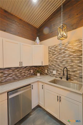 177 Leaning Oak Road, Victoria, TX 77904