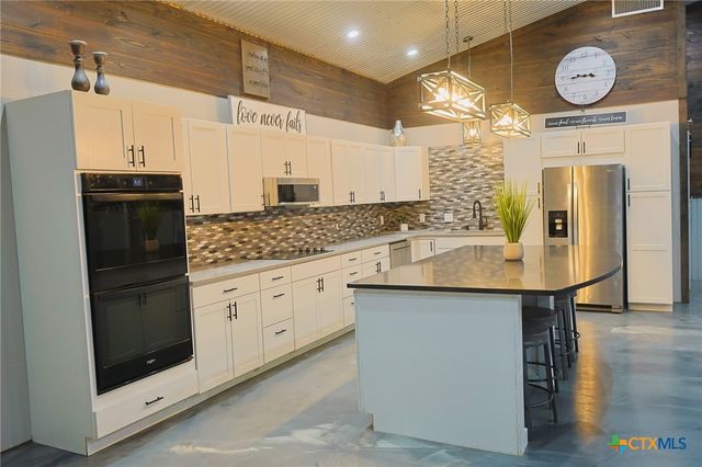 177 Leaning Oak Road, Victoria, TX 77904