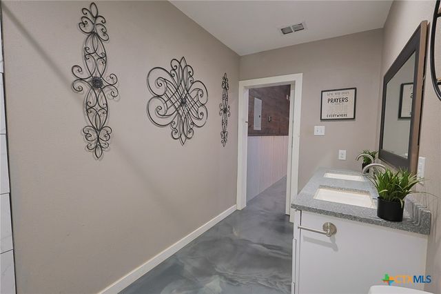 177 Leaning Oak Road, Victoria, TX 77904