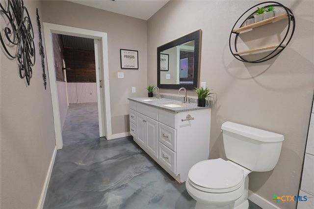 177 Leaning Oak Road, Victoria, TX 77904