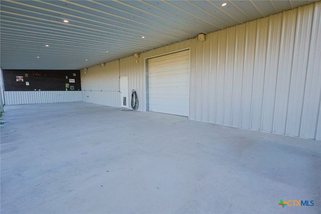 177 Leaning Oak Road, Victoria, TX 77904