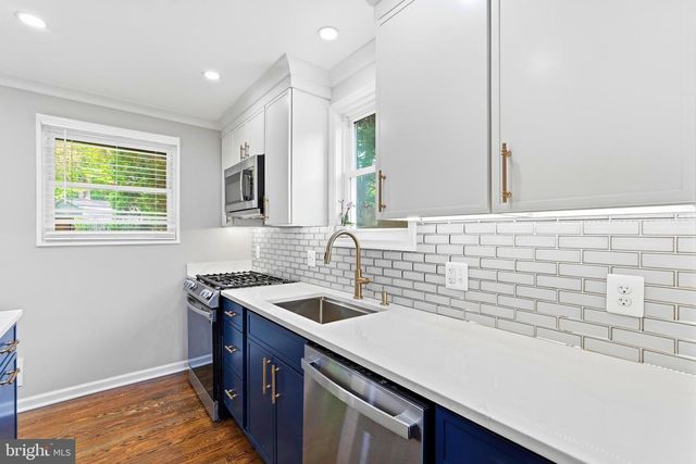 3512 JEAN ST, Fairfax, VA 22030