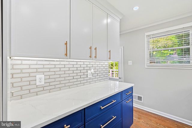 3512 JEAN ST, Fairfax, VA 22030