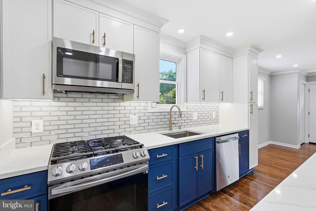 3512 JEAN ST, Fairfax, VA 22030