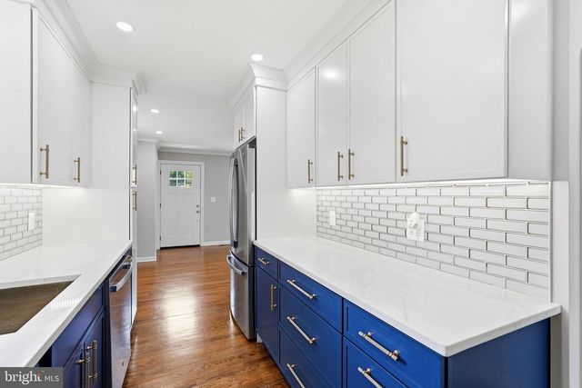 3512 JEAN ST, Fairfax, VA 22030