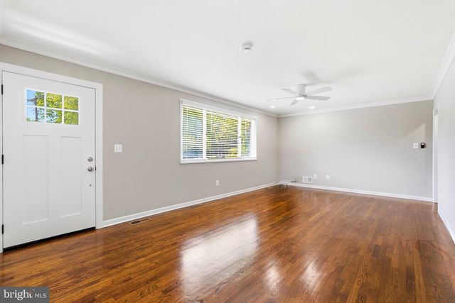 3512 JEAN ST, Fairfax, VA 22030