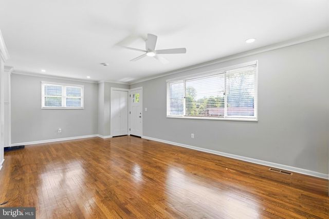 3512 JEAN ST, Fairfax, VA 22030