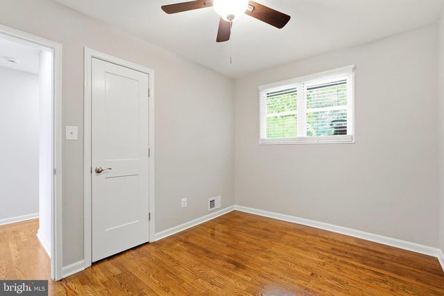 3512 JEAN ST, Fairfax, VA 22030