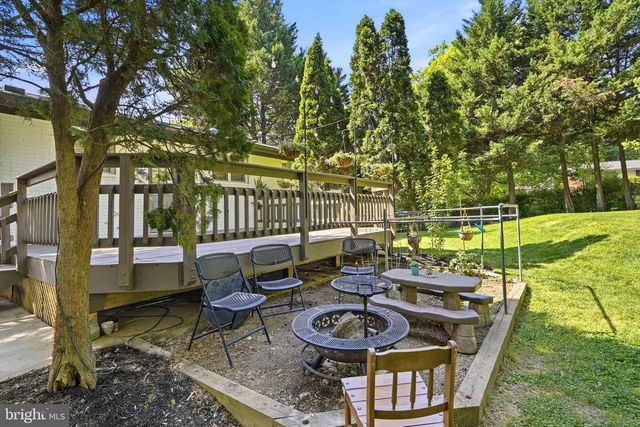 3512 JEAN ST, Fairfax, VA 22030