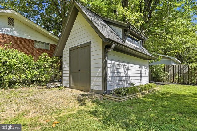 3512 JEAN ST, Fairfax, VA 22030