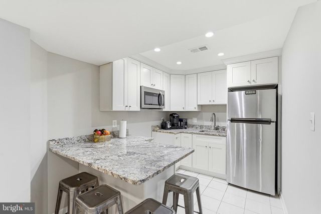 3512 JEAN ST, Fairfax, VA 22030