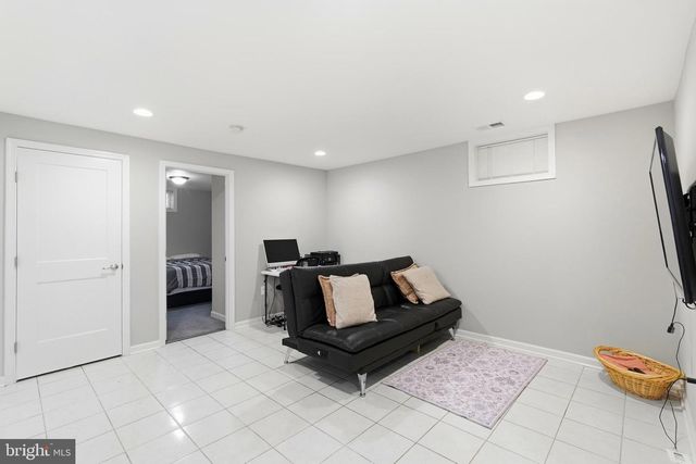 3512 JEAN ST, Fairfax, VA 22030