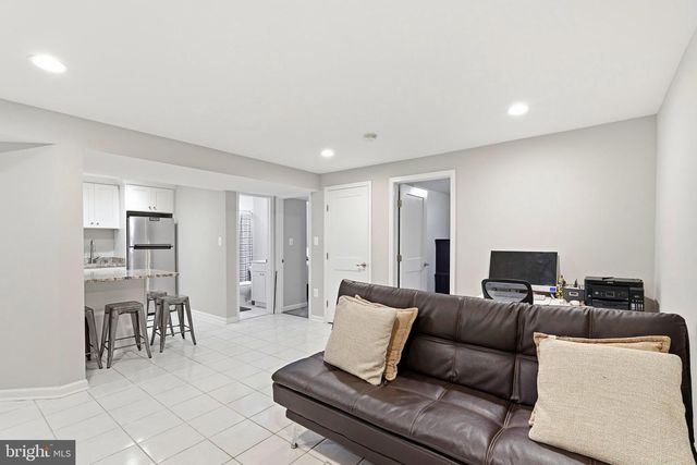 3512 JEAN ST, Fairfax, VA 22030