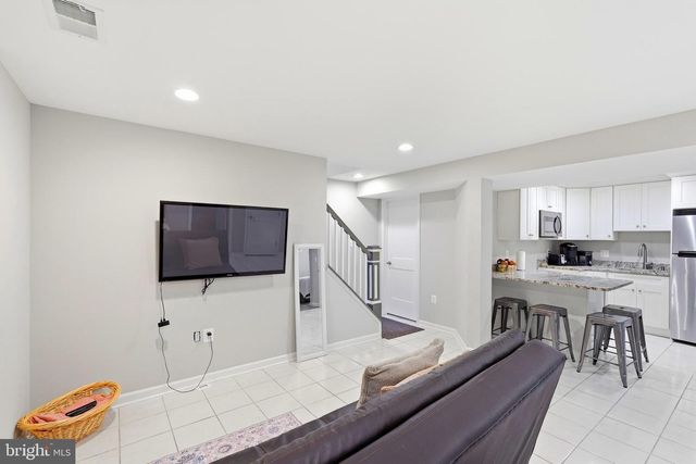 3512 JEAN ST, Fairfax, VA 22030