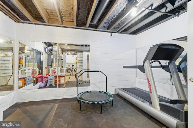 3512 JEAN ST, Fairfax, VA 22030